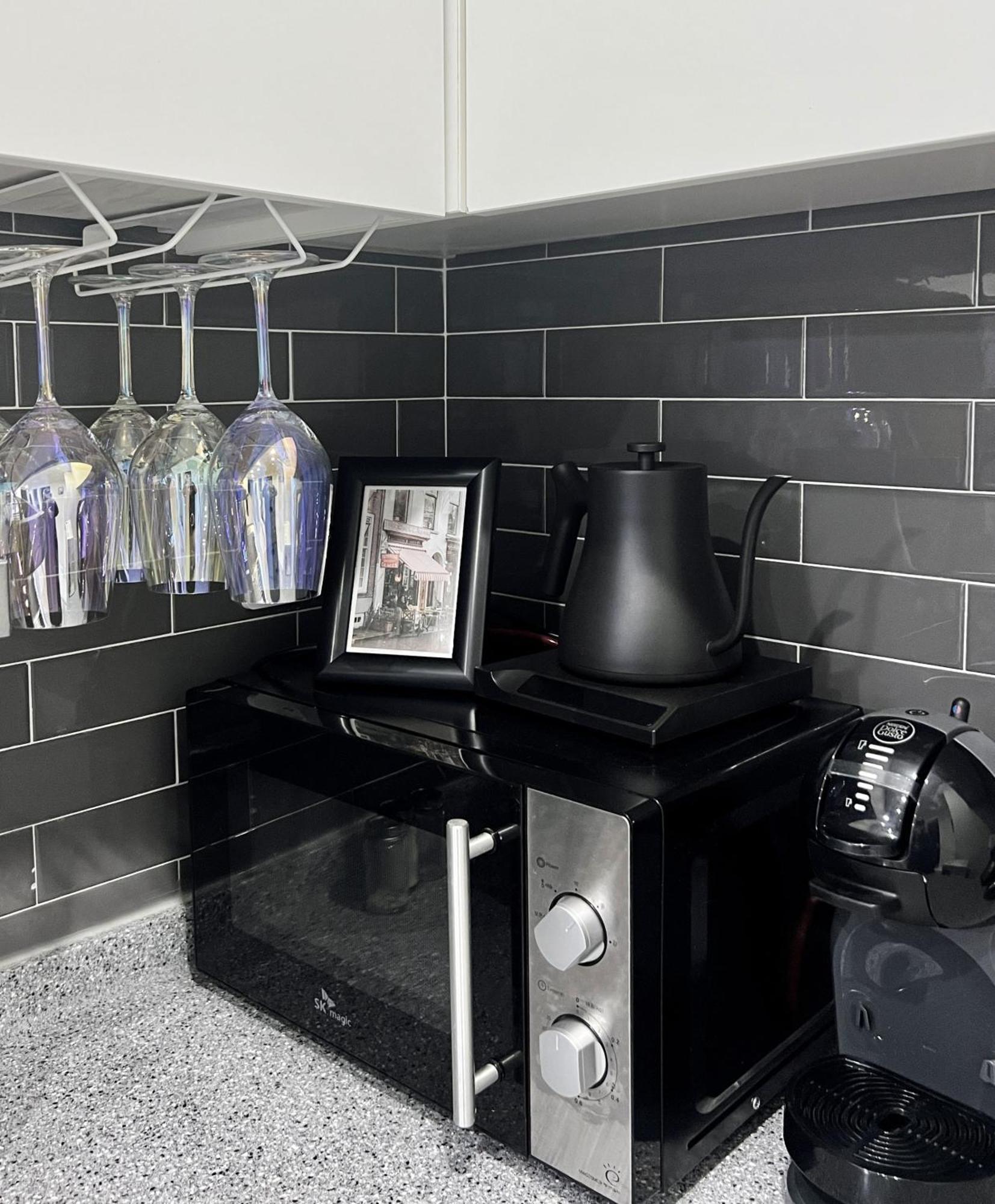 Hongdae Station 7min, Designer House Seoul