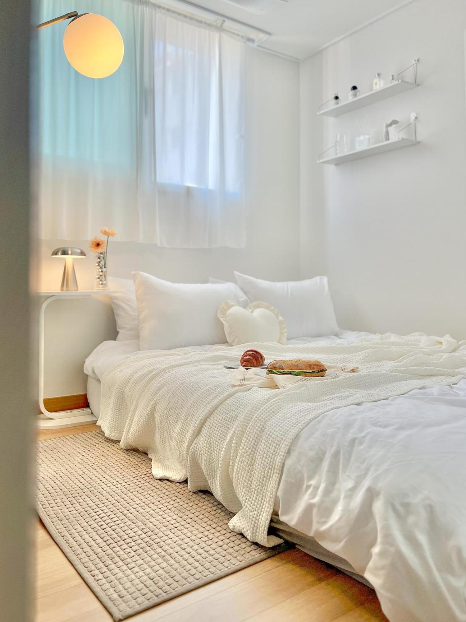 Villa Hongdae Station 7min, Designer House *